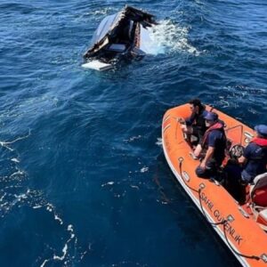 teknesi parcalanmis halde bulunan is insanini 13 kurbaga adam ariyor mstZ718W