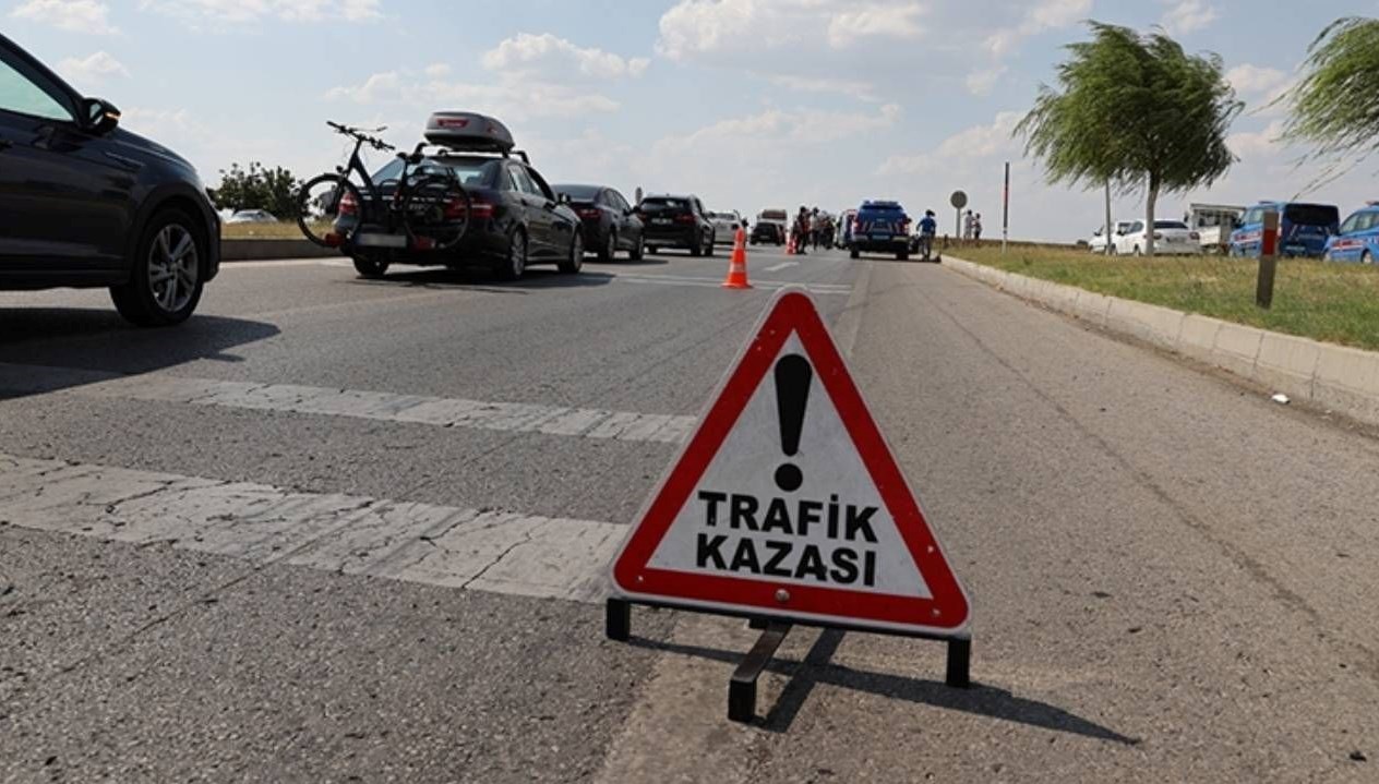 horasanda trafik kazasi 1 kisi hayatini kaybetti 7yQ6adLY