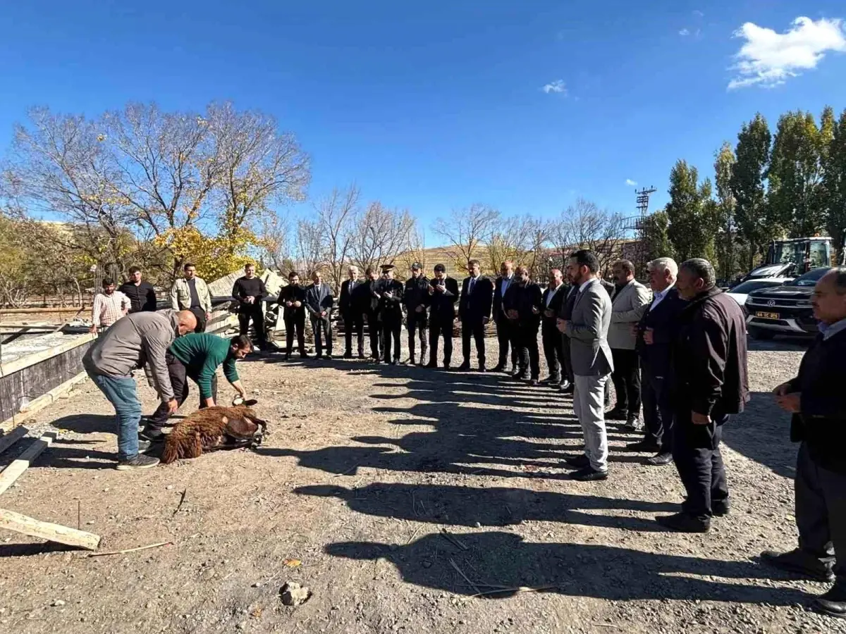 agrida yeni hayvan pazari projesinin temel atma toreni gerceklesti Kgx9Mzid.jpg