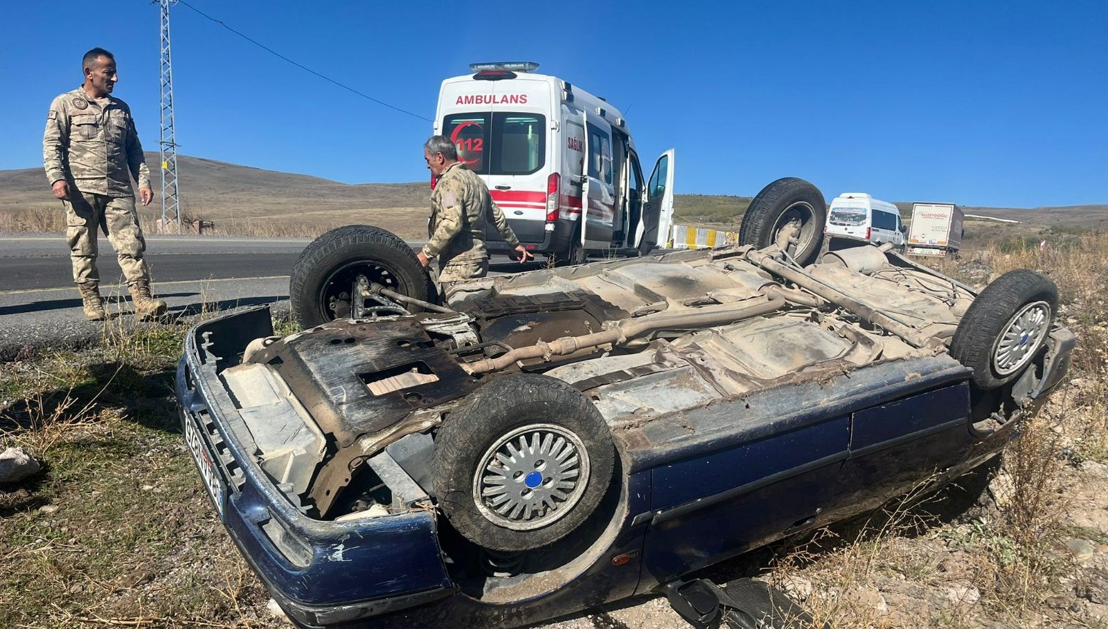 ardahanda kontrolden cikan otomobil devrildi dort yarali hmC59QfP