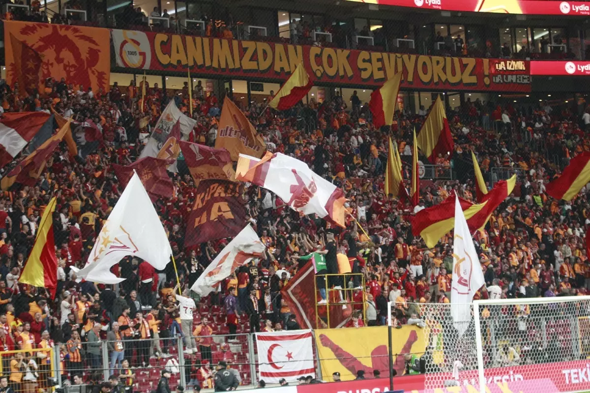 taraftarlar endiseli galatasarayin yildizi 2 mac yok GSDxwHL1