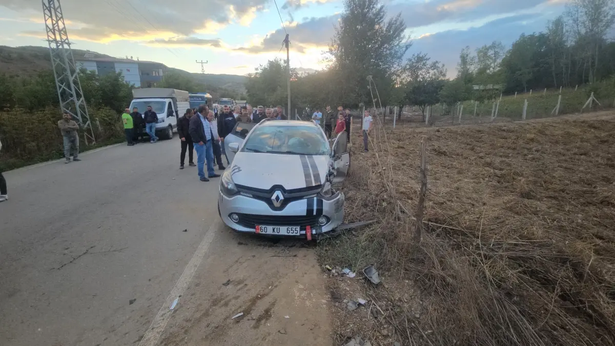 tokatta minibus ve otomobil carpisti 5 yarali OFvjO5ul