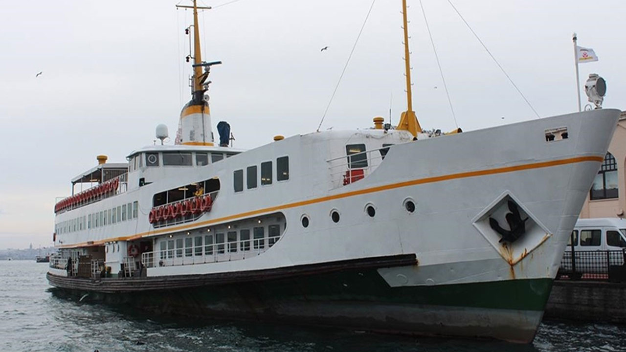 İzmir'de vapur seferleri hava ve deniz koşulları nedeniyle iptal edildi