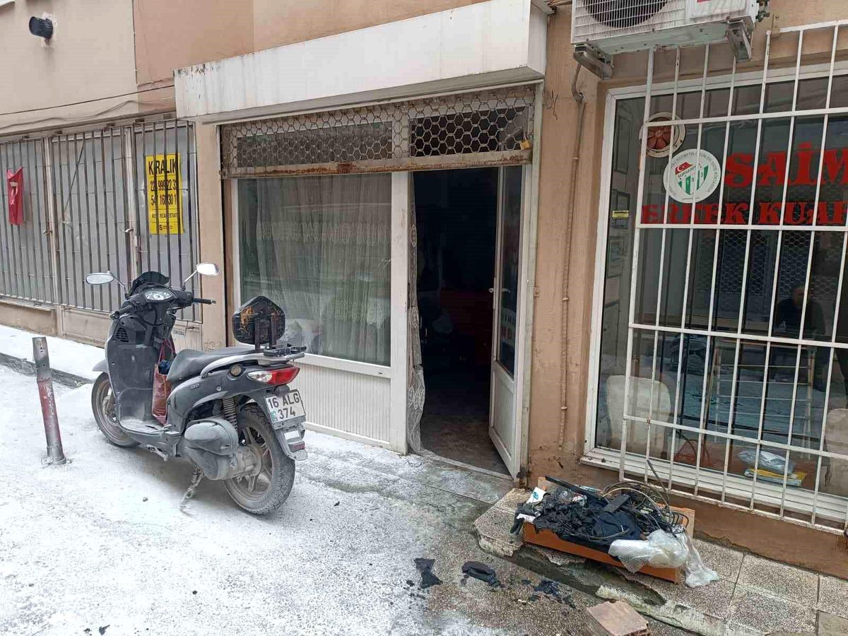 Bursa’da Motosiklet Dükkanında Yangın Panik Yarattı