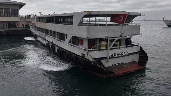 Kadıköy’de Yolcu Teknesinde Yangın Paniği