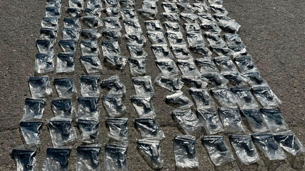 Yakit deposundan cephanelik cikti yolcu otobusunde 120 tabanca ele gecirildi GAe44ANi